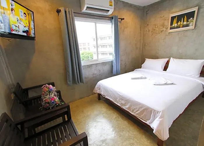 Hotel At Smile House 2*